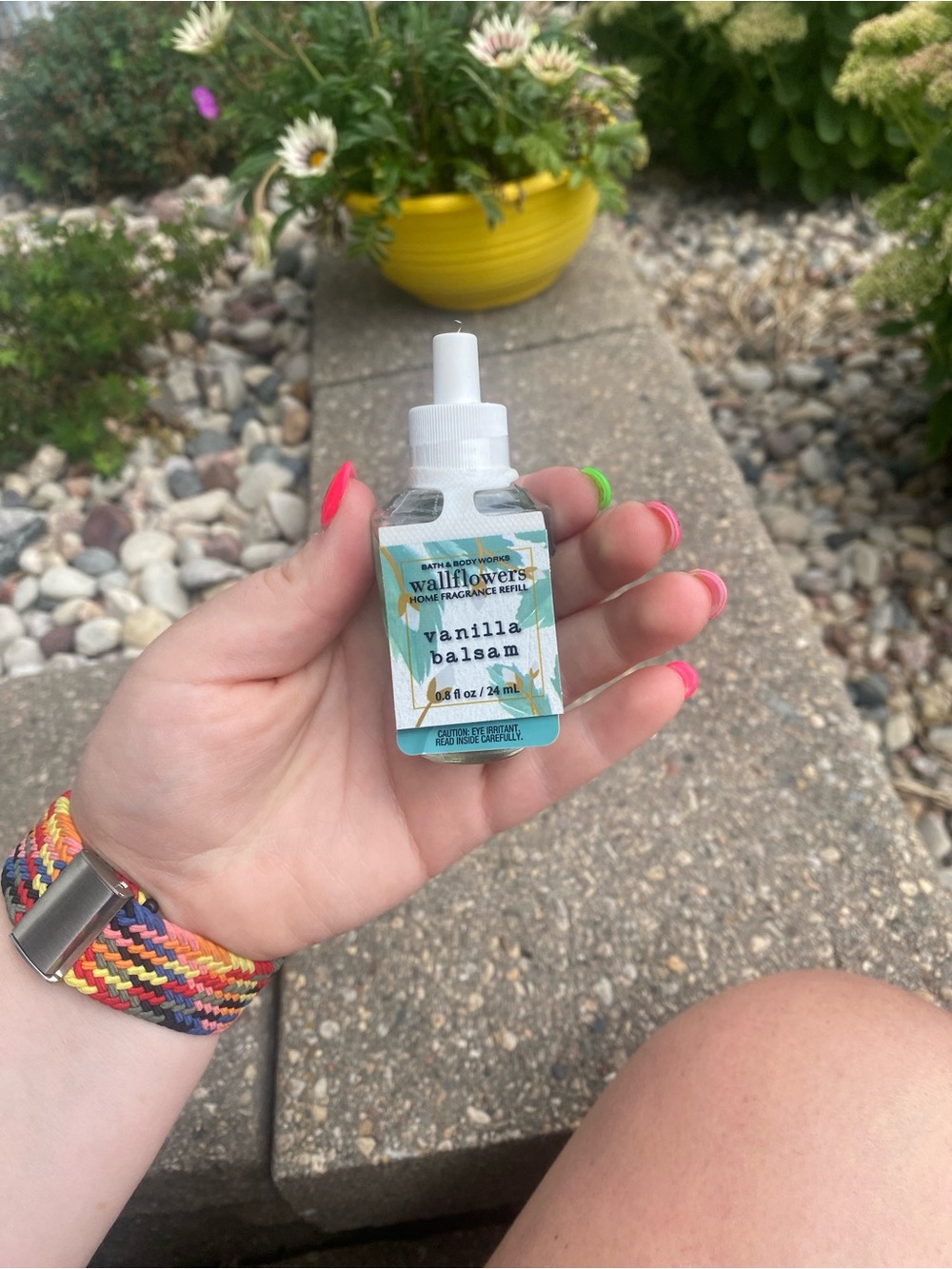 Bath & Body Works Vanilla Balsam Wallflowers Refill — White & Teal